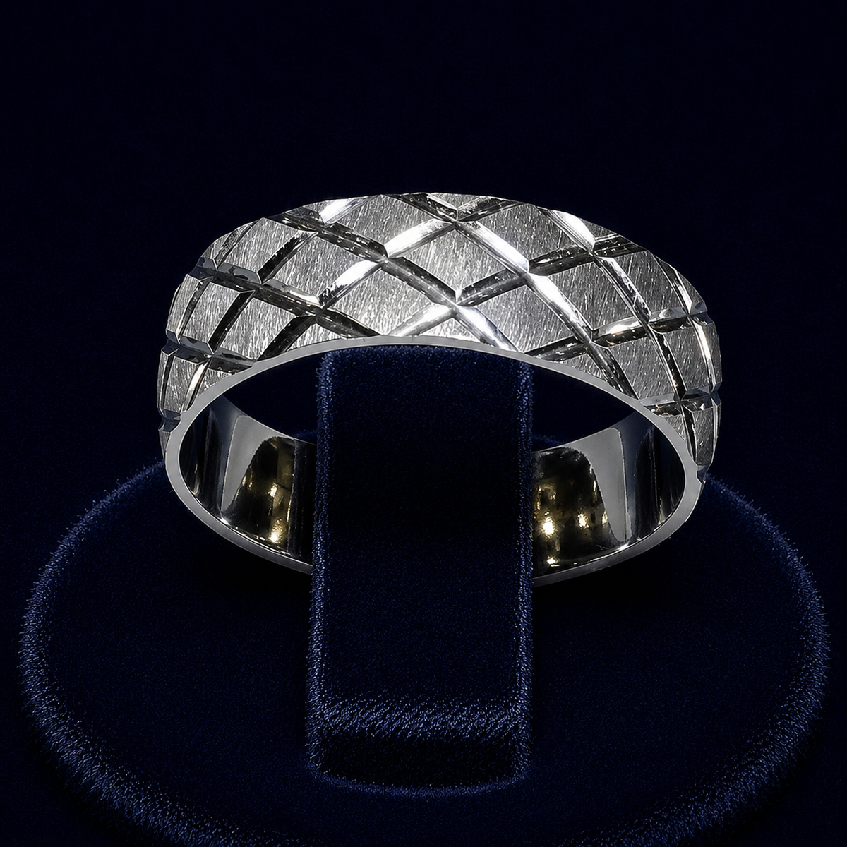 Lattice Diamond-Cut Band Ring
