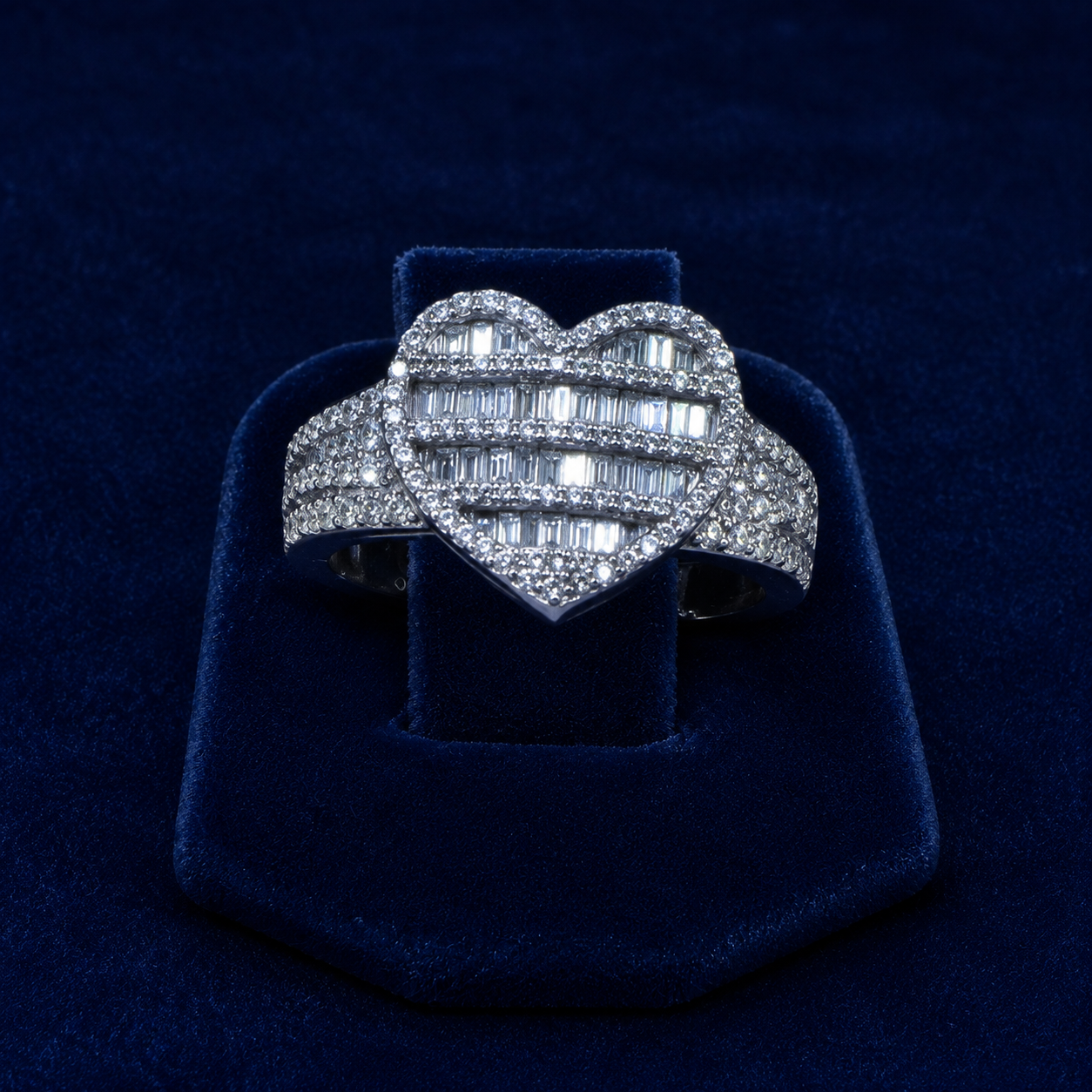 5 CT Baguette & Round-Cut VVS Moissanite Diamond Heart-Shaped Statement Ring