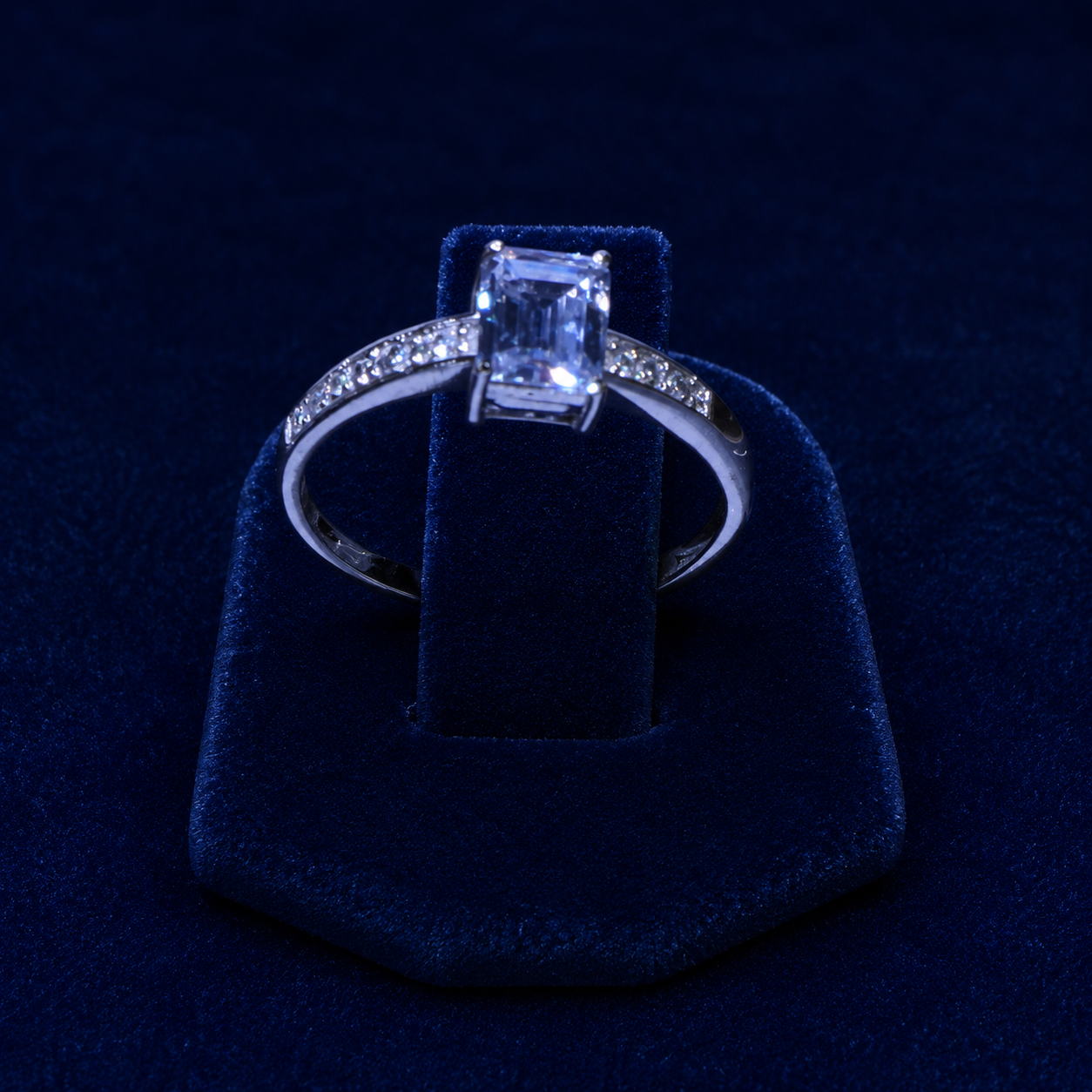 5 CT Emerald-Cut VVS Moissanite Diamond Pavé Engagement Ring