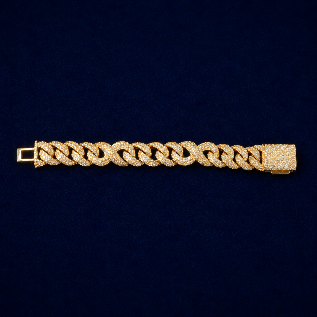 Figaro Infinity Link VVS Moissanite Bracelet by Spade Jewelers