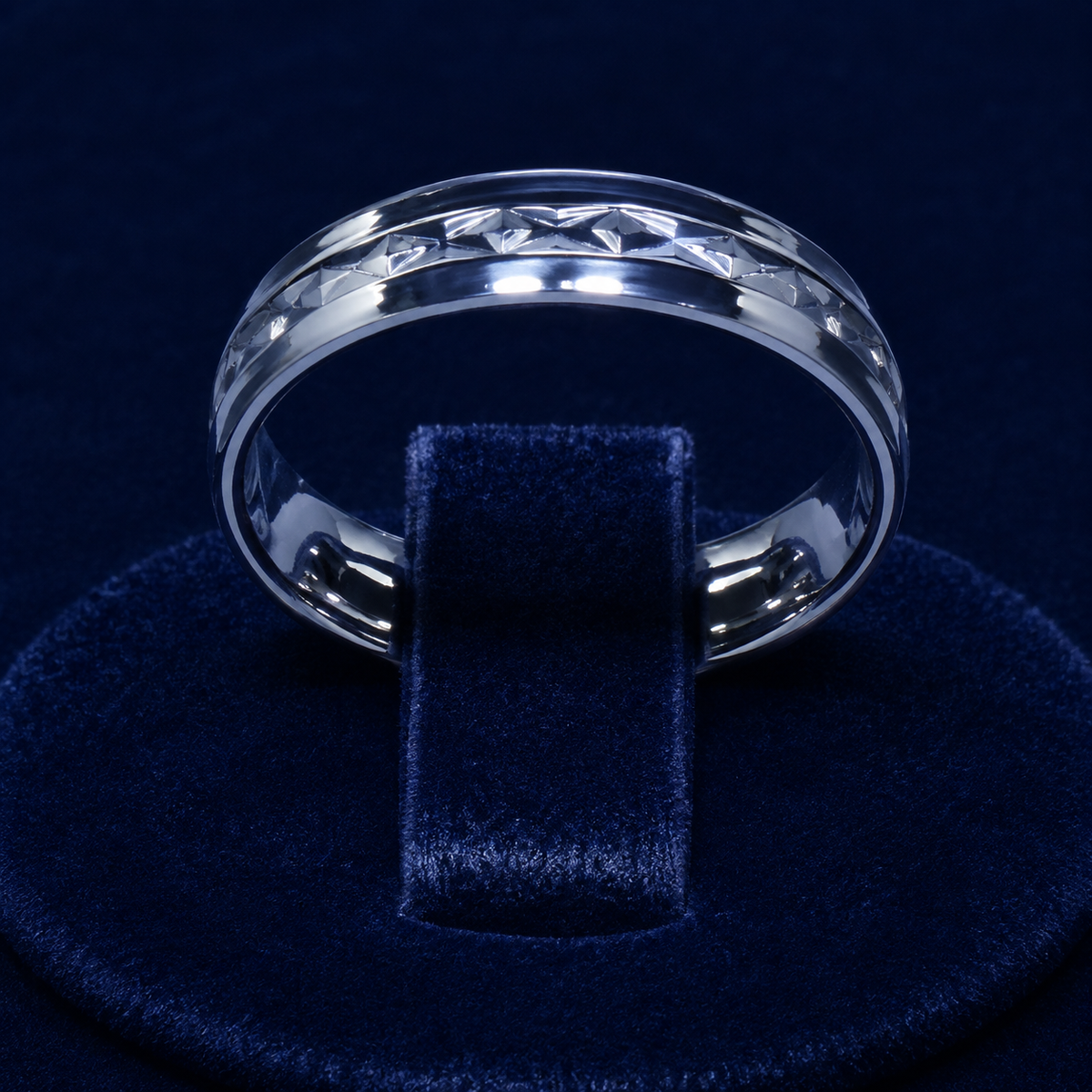 Diamond-Cut X-Pattern Band Ring