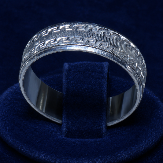 Exotic Link Diamond-Cut Band Ring