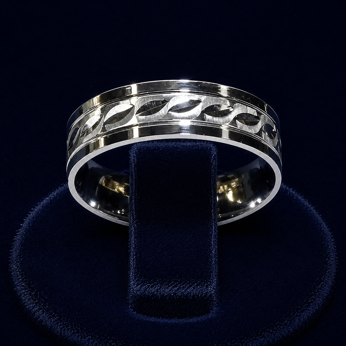 Leaf-Cut Center Band Ring