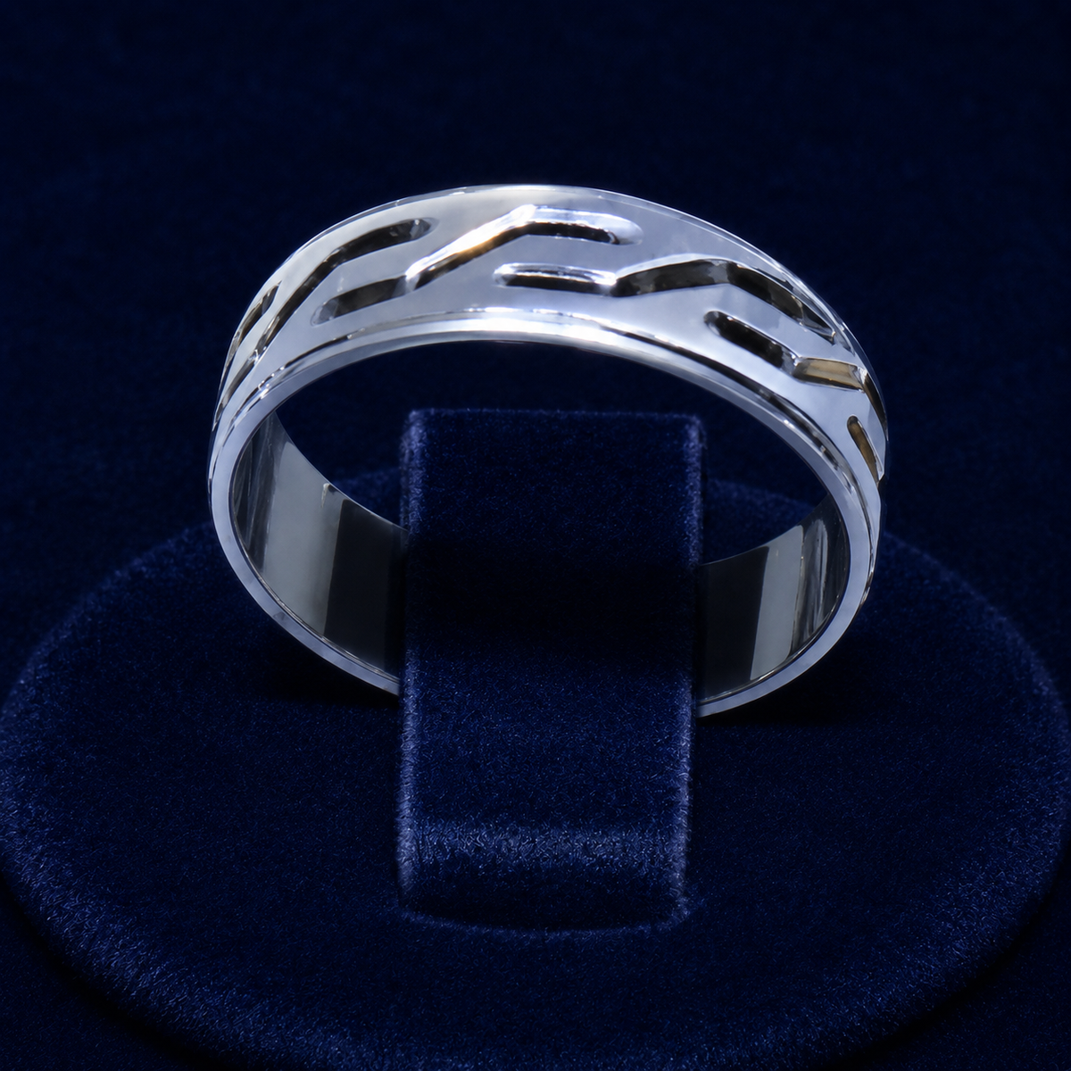 Bold Chain-Link Diamond-Cut Ring